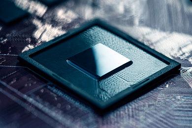 《解限机》红衣美女机师视频 身材和颜值很棒！